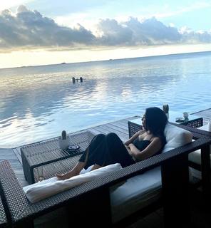 Surbhi Jyoti feet photo thumbnail