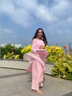 Surbhi Jyoti feet photo thumbnail