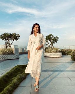 Surbhi Jyoti feet photo thumbnail