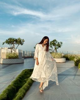 Surbhi Jyoti feet photo thumbnail