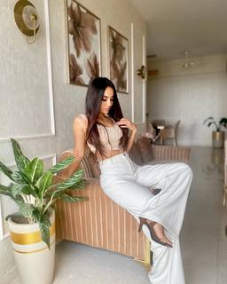 Surbhi Jyoti feet photo thumbnail