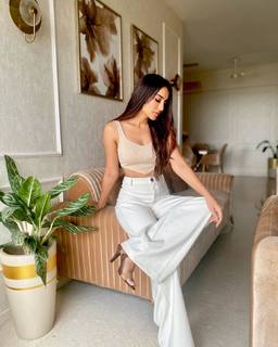 Surbhi Jyoti feet photo thumbnail