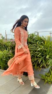 Surbhi Jyoti feet photo thumbnail