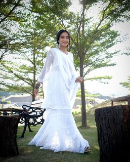 Surbhi Jyoti feet photo thumbnail