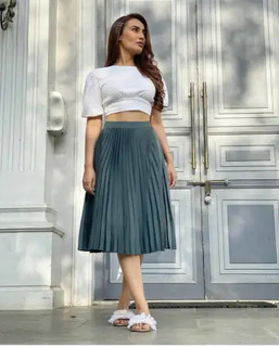 Surbhi Jyoti feet photo thumbnail