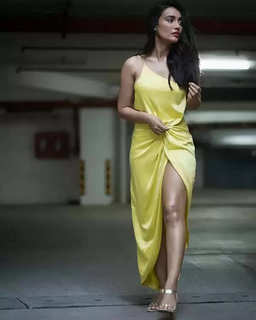 Surbhi Jyoti feet photo thumbnail