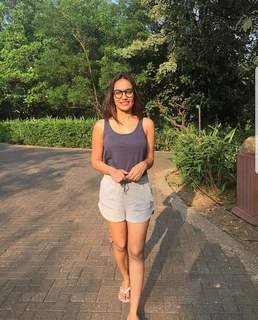 Surbhi Jyoti feet photo thumbnail