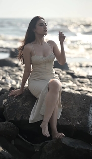 Surbhi Jyoti feet photo thumbnail