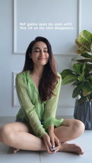 Surbhi Jyoti feet photo thumbnail