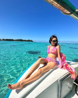 Surbhi Jyoti feet photo thumbnail