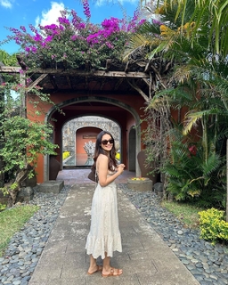 Surbhi Jyoti feet photo thumbnail