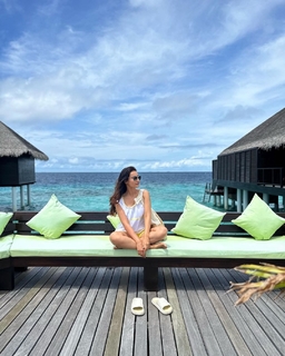 Surbhi Jyoti feet photo thumbnail