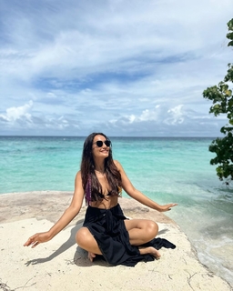 Surbhi Jyoti feet photo thumbnail