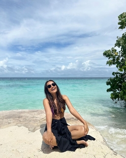 Surbhi Jyoti feet photo thumbnail