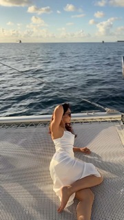 Surbhi Jyoti feet photo thumbnail