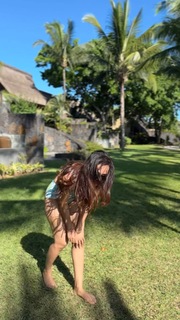 Surbhi Jyoti feet photo thumbnail