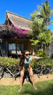 Surbhi Jyoti feet photo thumbnail