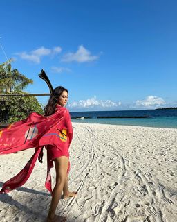 Surbhi Jyoti feet photo thumbnail