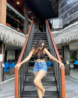 Surbhi Jyoti feet photo thumbnail