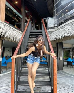 Surbhi Jyoti feet photo thumbnail