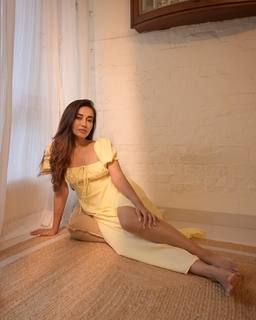 Surbhi Jyoti feet photo thumbnail