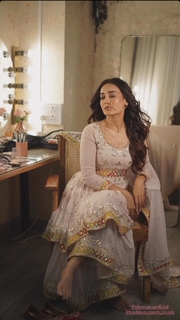 Surbhi Jyoti feet photo thumbnail