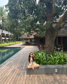 Surbhi Jyoti feet photo thumbnail