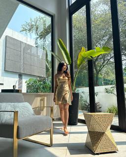 Surbhi Jyoti feet photo thumbnail