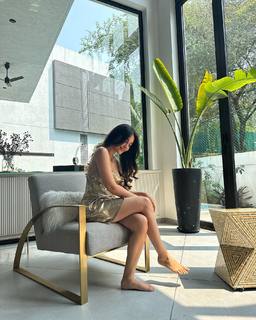 Surbhi Jyoti feet photo thumbnail