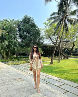Surbhi Jyoti feet photo thumbnail