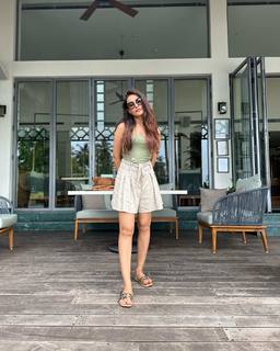 Surbhi Jyoti feet photo thumbnail