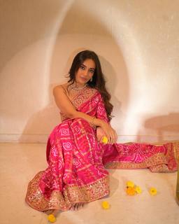 Surbhi Jyoti feet photo thumbnail