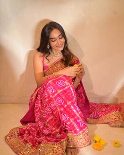 Surbhi Jyoti feet photo thumbnail