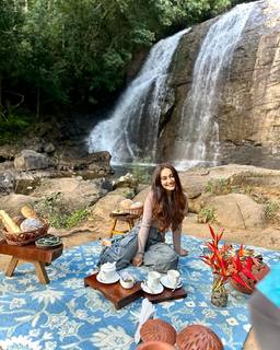 Surbhi Jyoti feet photo thumbnail