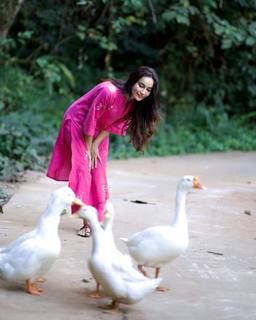 Surbhi Jyoti feet photo thumbnail