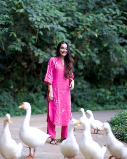 Surbhi Jyoti feet photo thumbnail