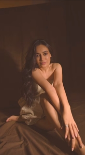 Surbhi Jyoti feet photo thumbnail