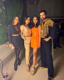 Surbhi Jyoti feet photo thumbnail