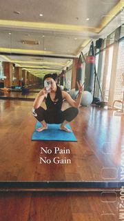 Surbhi Jyoti feet photo thumbnail