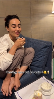 Surbhi Jyoti feet photo thumbnail