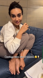 Surbhi Jyoti feet photo thumbnail