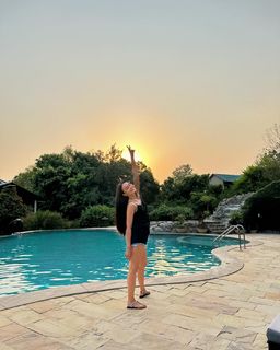 Surbhi Jyoti feet photo thumbnail