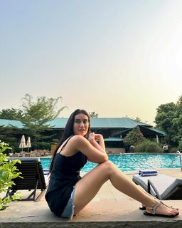 Surbhi Jyoti feet photo thumbnail