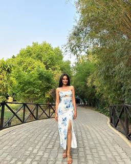 Surbhi Jyoti feet photo thumbnail