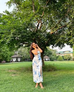 Surbhi Jyoti feet photo thumbnail