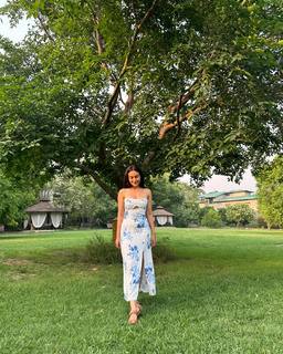 Surbhi Jyoti feet photo thumbnail