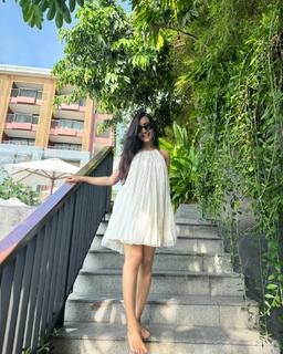 Surbhi Jyoti feet photo thumbnail