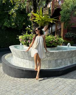 Surbhi Jyoti feet photo thumbnail