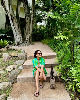 Surbhi Jyoti feet photo thumbnail