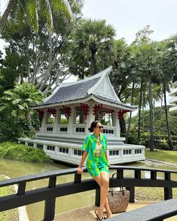 Surbhi Jyoti feet photo thumbnail